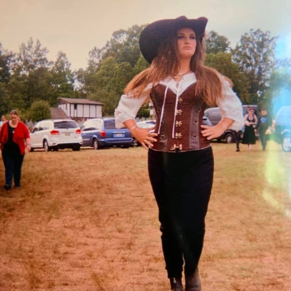 Meet your Posher, Zoe - Picture 6 of 8